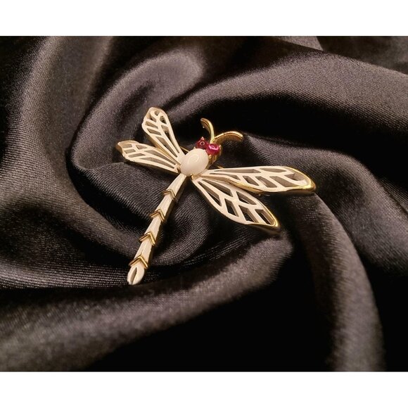 Rare Find TRIFARI Signed 1960s White Enamel Drasgonfly Pink Eyes Brooch - Picture 3 of 4